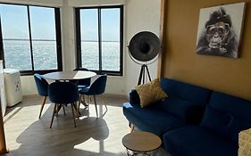 Appartement moderne vue sur étang et montagne